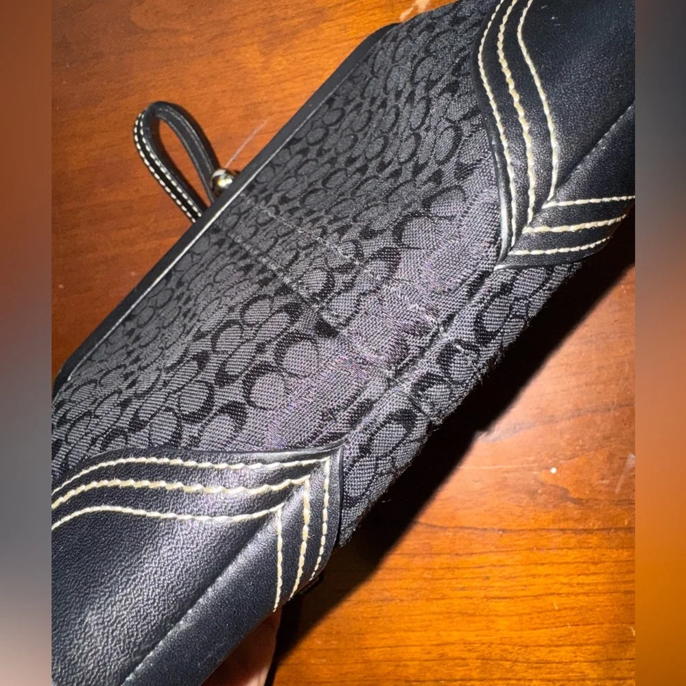 COACH Y2K Kisslock SoHo Black and White Wristlet Coin Pouch EVC